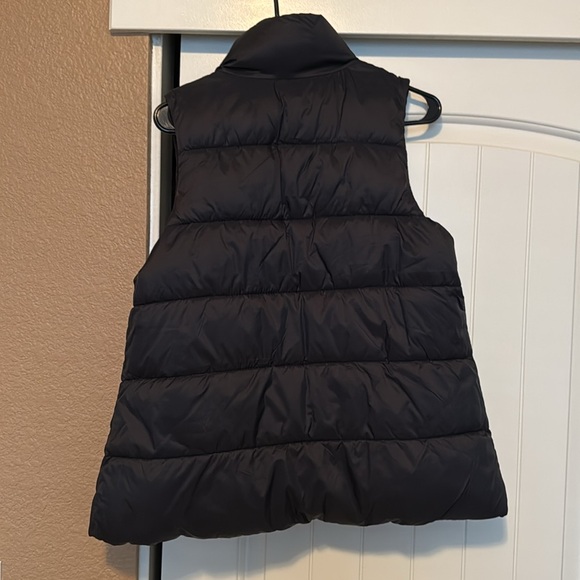 Old navy puffer vest - Picture 4 of 4